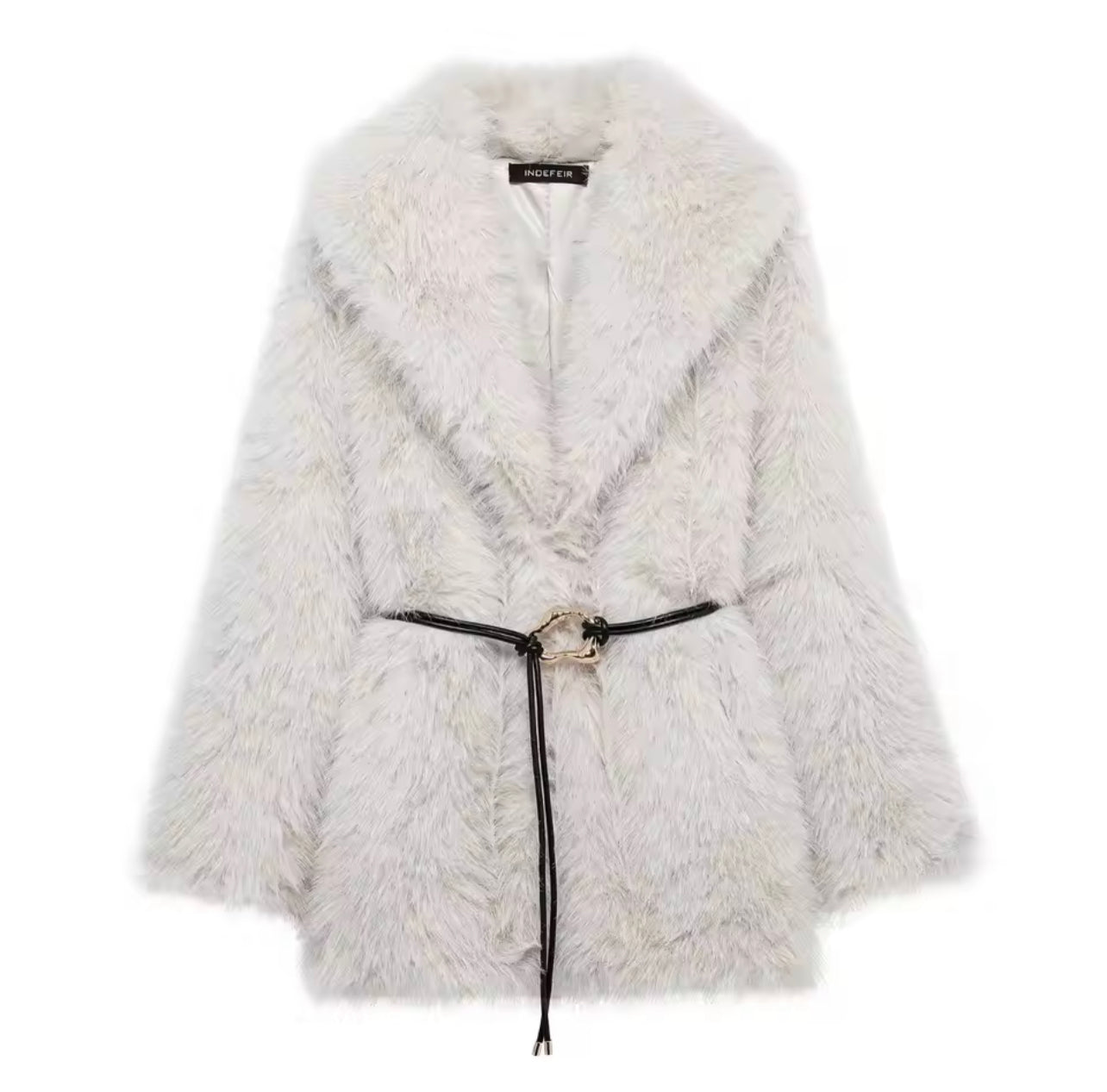 Alisa Mantel mit Gürtel