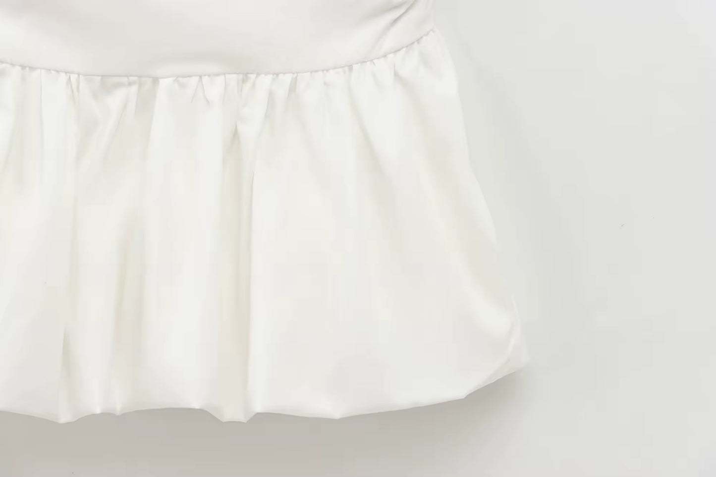 Süßes Off-Shoulder Set – Wellenkante & Plissee-Design